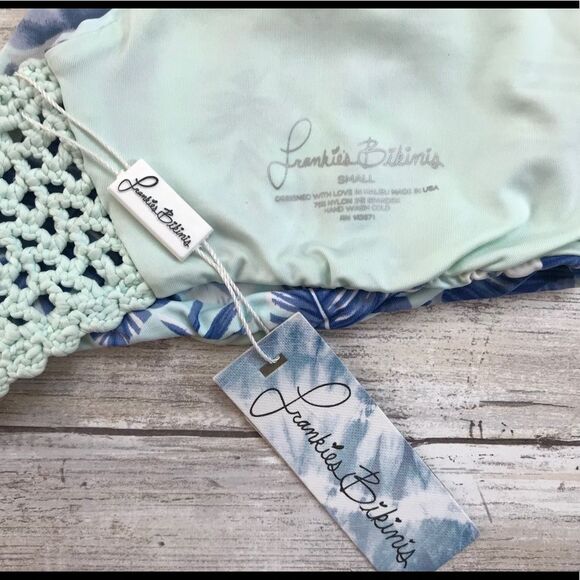 Frankie’s Bikinis Hawaiian Mist KOA Bikini Top - Picture 4 of 6